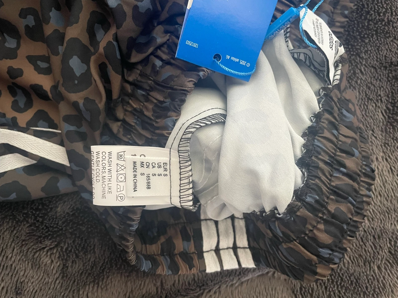 Leopard print adidas pants – photo 3
